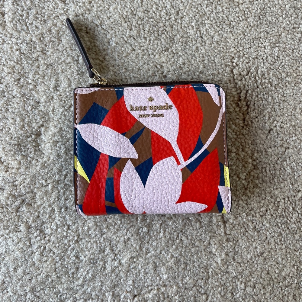 Kate Spade Jackson Tropical Toss Small Windowless L-Zip Bifold Wallet